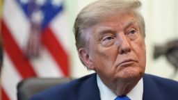 Трамп хочет разделить вакцину MMR на несколько отдельных прививок. Эксперты говорят, что это плохая идея.
