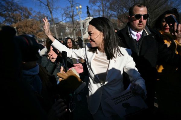 В Венесуэле начались поддерживаемые США переговоры о демократии без участия лауреата Нобелевской премии Мачадо.