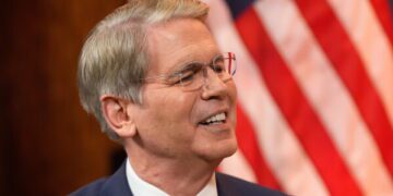 США нанесли удары по иранским ракетным установкам в Ормузском проливе — это первая военная операция за несколько недель.