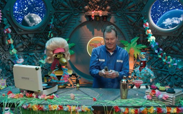 Что ожидать от музыки в «MST3K: Эксперименты RiffTrax», по мнению Майка, Кевина и Билла? Что ожидать от музыки в «MST3K: Эксперименты RiffTrax», по мнению Майка, Кевина и Билла?