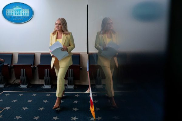 Почему Каролину Ливитт Трампу, возможно, не удастся заменить.