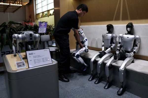 Ведущий мировой производитель человекоподобных роботов и его танцующие роботы уверенно движутся к рекордному IPO в Китае.