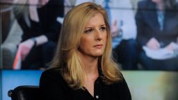 Эксклюзив: Пострадавшие утверждают, что Эпштейн давал салону знаменитого стилиста Фредерика Феккая «инструкции», как сделать их моложе.