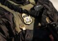 Агенту иммиграционной и таможенной службы предъявлено обвинение в даче ложных показаний по делу о стрельбе в иммигранта из Венесуэлы.