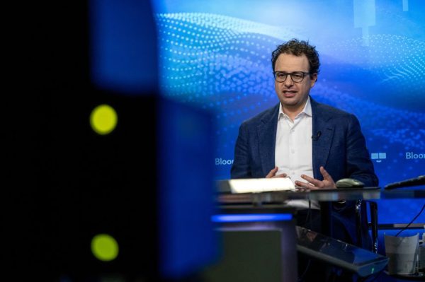 Если бы искусственный интеллект действительно мог нас всех убить, зачем было бы уступать позиции Китаю?