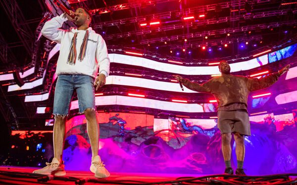 Kid Cudi ответил на критику в адрес Ye после воссоединения на сцене Chicago Stage. Kid Cudi ответил на критику в адрес Ye после воссоединения на сцене Chicago Stage.