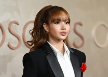 Лиза говорит, что участницам BLACKPINK приходится «скрывать, когда мы встречаемся», и вспоминает о своих тайных отношениях.