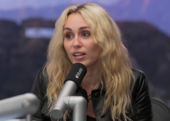 Майли Сайрус говорит, что Долли Партон помогла ей «создать свой образ и при этом оставаться собой»: «Долли всегда была права».