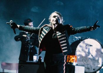 Группа My Chemical Romance намекнула на возможный новый альбом во время заключительного концерта тура. Группа My Chemical Romance намекнула на возможный новый альбом во время заключительного концерта тура.