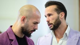 Румынская прокуратура предъявила Эндрю Тейту обвинение в торговле несовершеннолетними и отмывании денег.