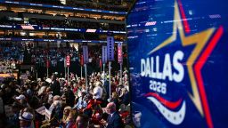 Трамп сделал необычное предложение о выплате 5000 долларов, а также другие итоги первого вечера съезда Республиканской партии.