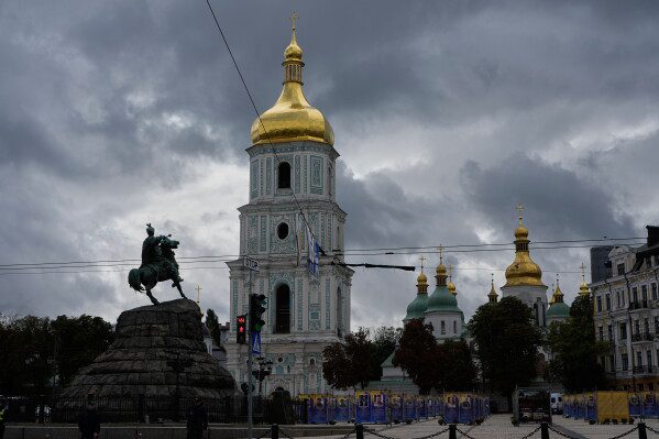 Американские посланники Виткофф и Кушнер провели переговоры в Украине после встречи с Путиным.
