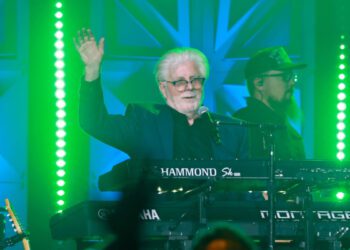 Спустя почти 6 десятилетий Майкл Макдональд из группы Doobie Brothers возобновил общение со своим сыном, которого отдал на усыновление в 14 лет.