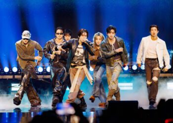 Смотрите, как BTS анонсируют возвращение 'Run BTS!' матчем по пиклболу в Торонто.